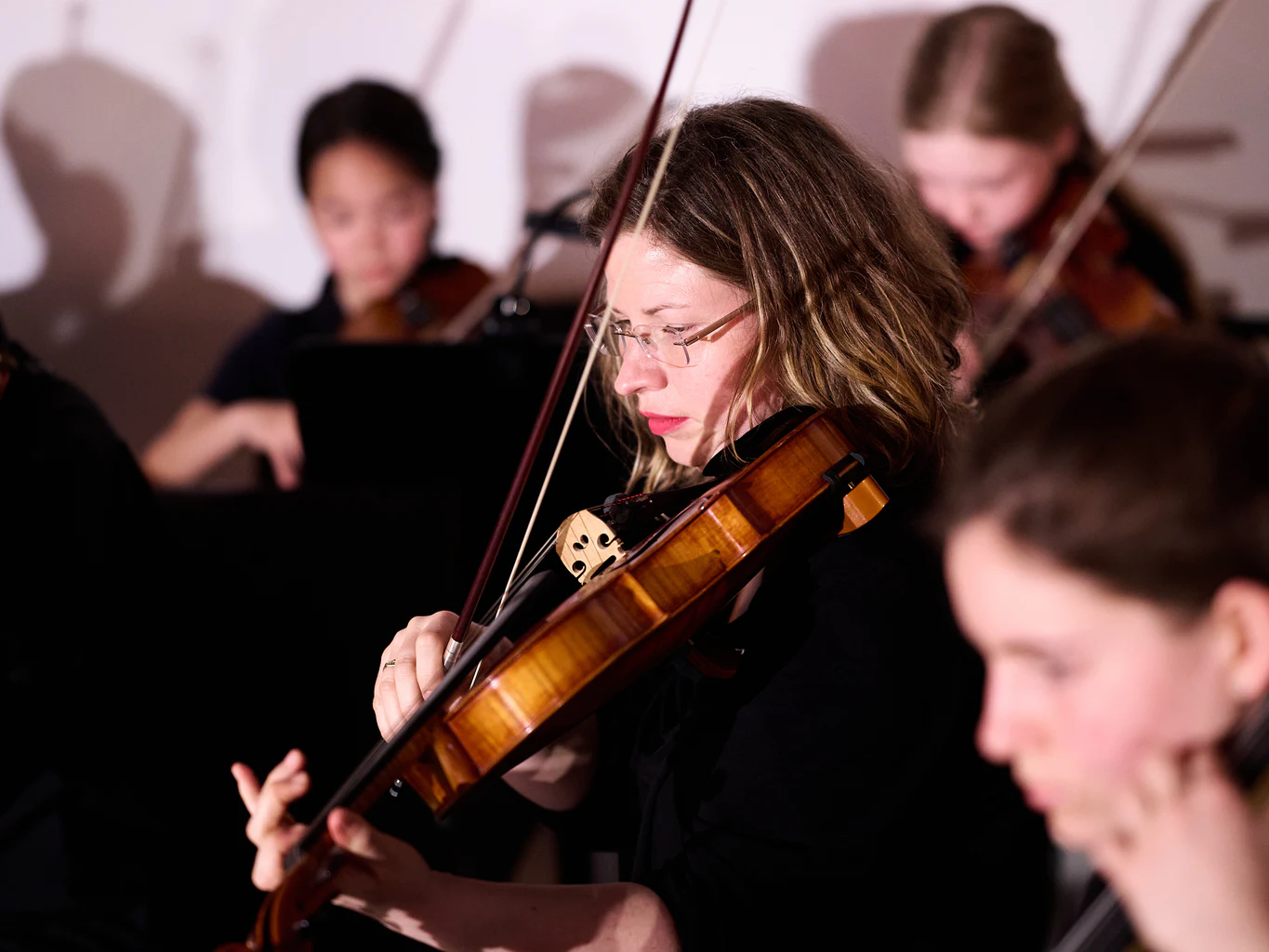 Konstanze Turck spielt Bratsche im Orchester